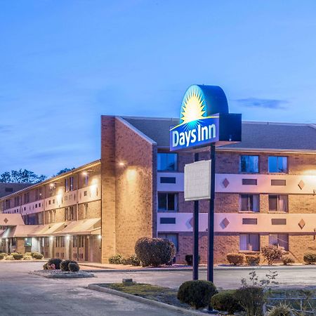 Days Inn By Wyndham Hurstbourne Луисвил Екстериор снимка
