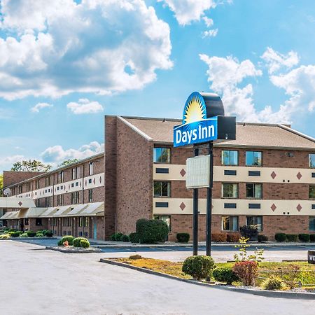 Days Inn By Wyndham Hurstbourne Луисвил Екстериор снимка