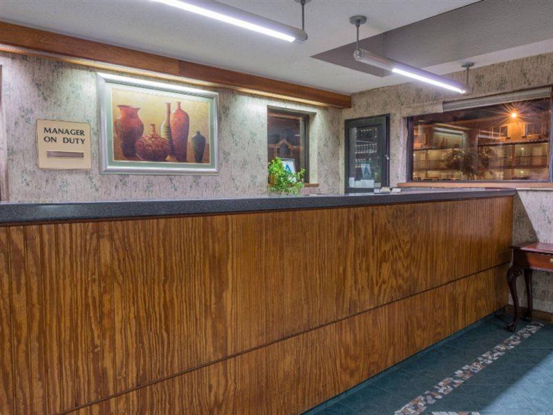 Days Inn By Wyndham Hurstbourne Луисвил Екстериор снимка