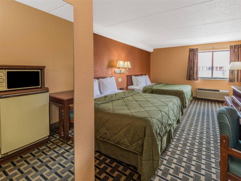 Days Inn By Wyndham Hurstbourne Луисвил Екстериор снимка