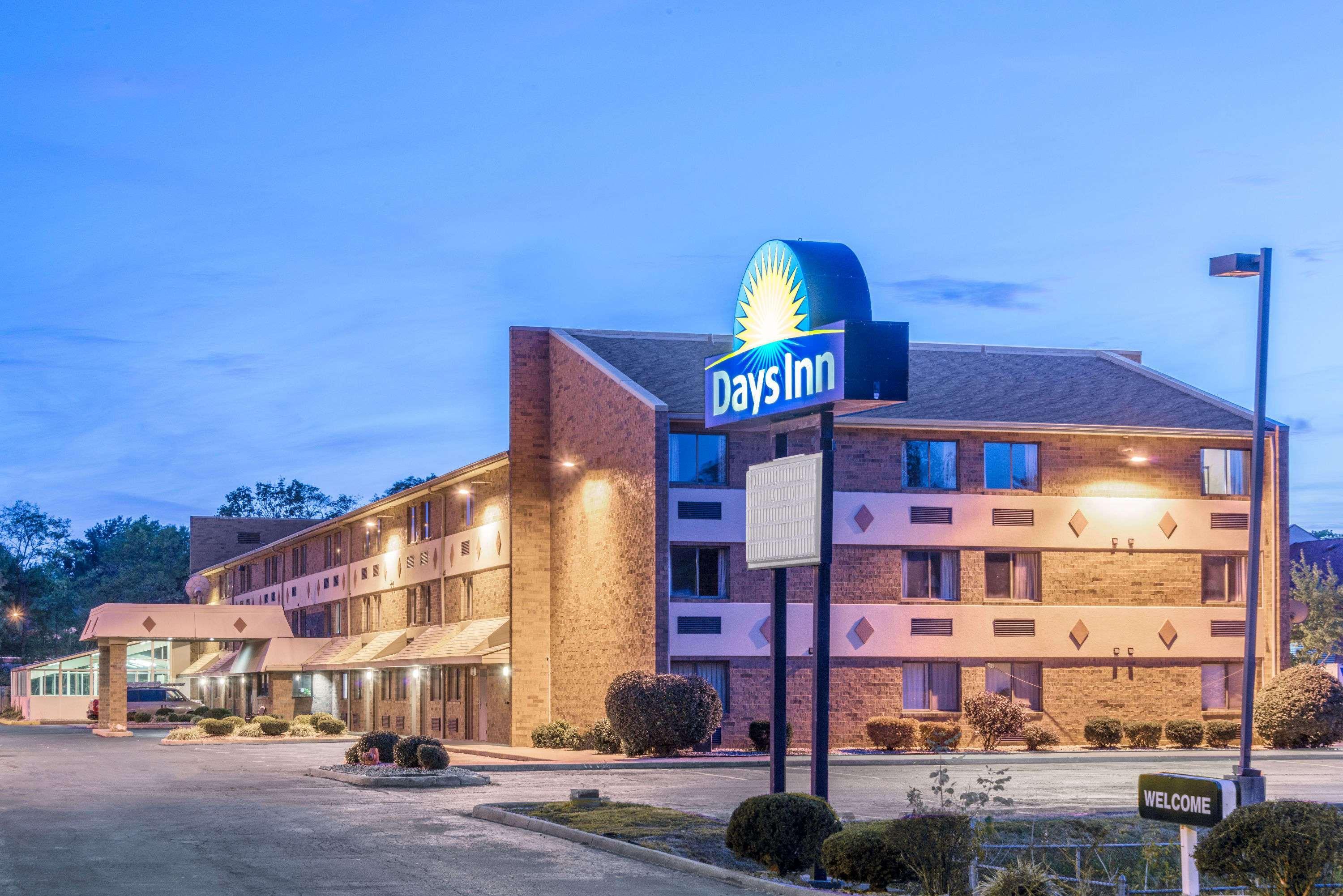 Days Inn By Wyndham Hurstbourne Луисвил Екстериор снимка