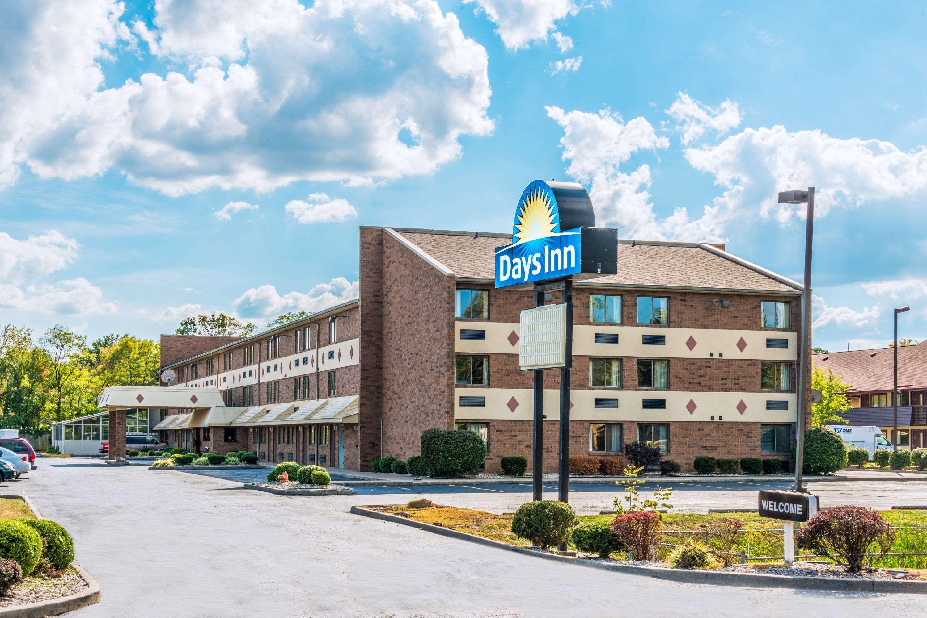 Days Inn By Wyndham Hurstbourne Луисвил Екстериор снимка