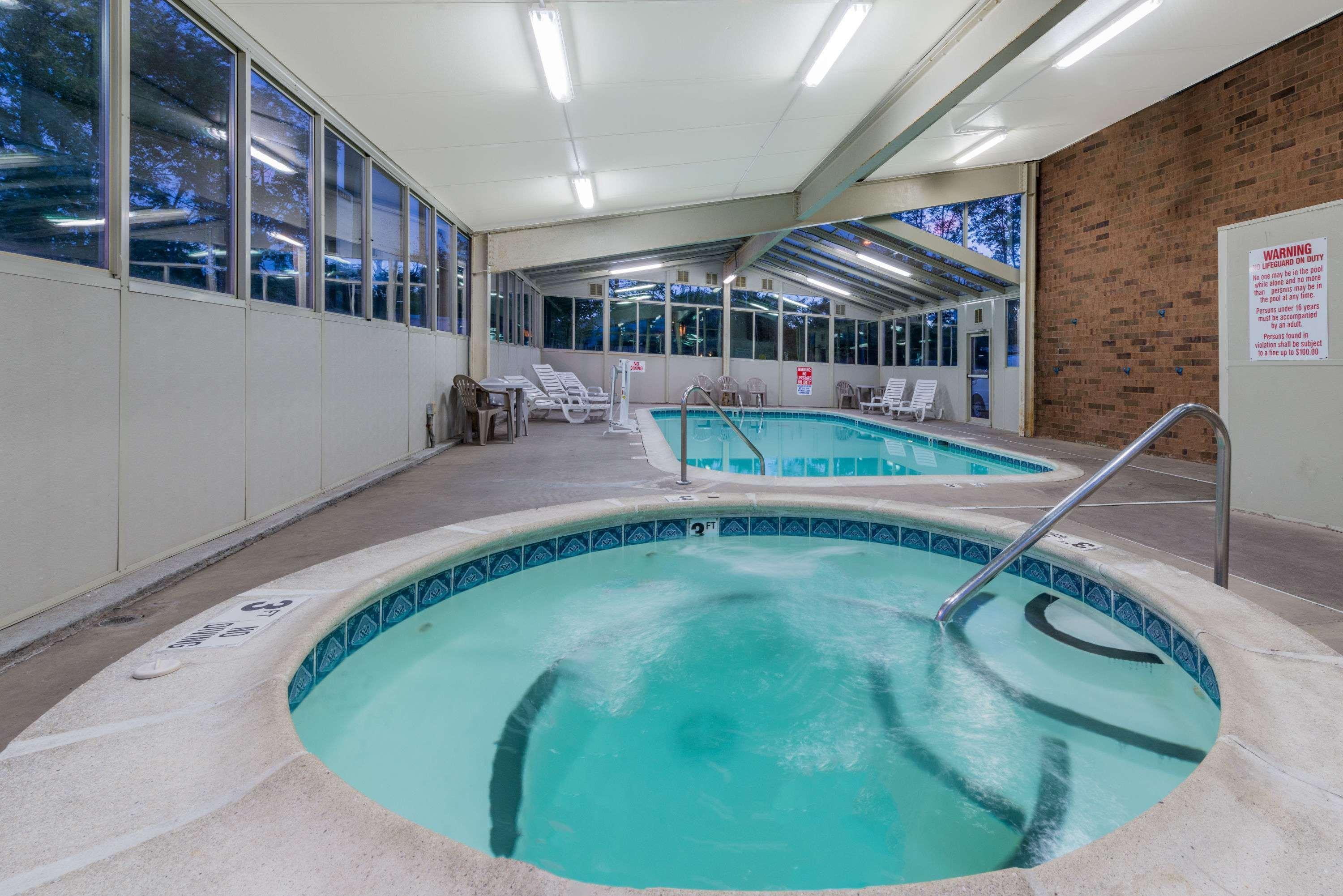 Days Inn By Wyndham Hurstbourne Луисвил Екстериор снимка