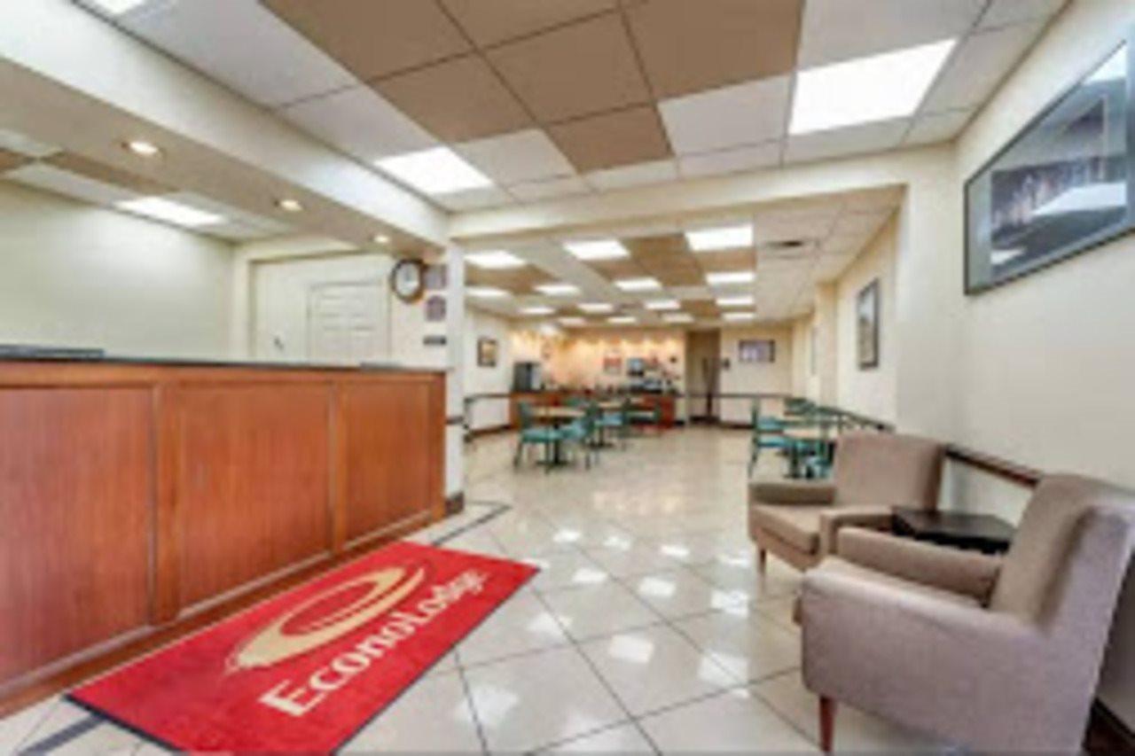 Days Inn By Wyndham Hurstbourne Луисвил Екстериор снимка
